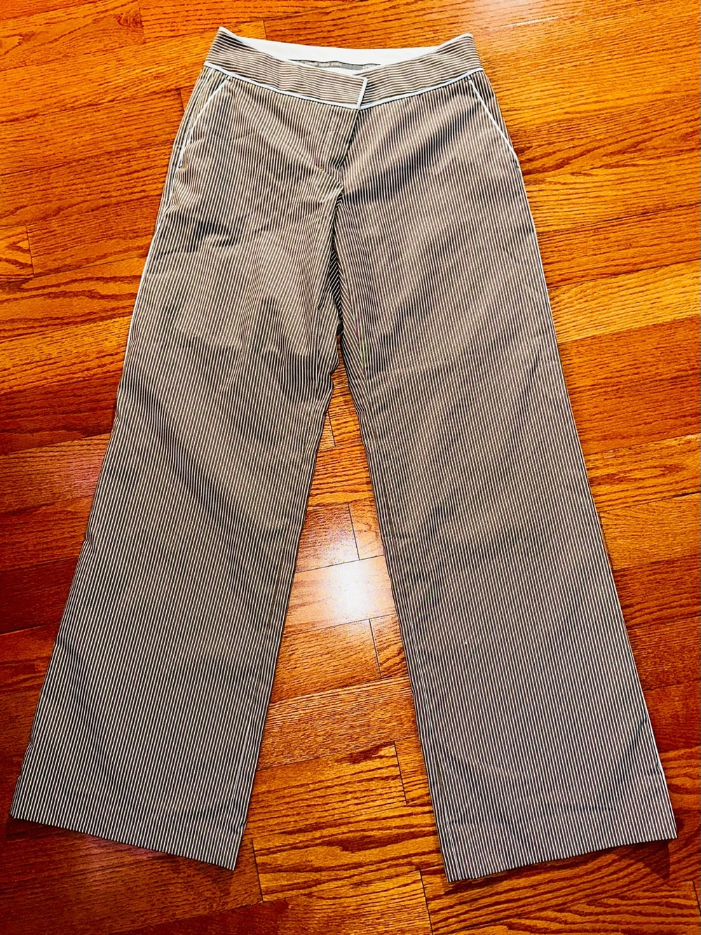 Express Womenโs striped Grey/blue pants- Size 4